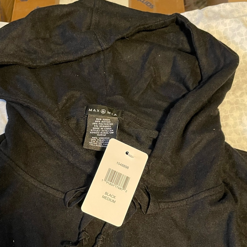 Max & Mia Brand Hoodie Pullover in Size Medium.
